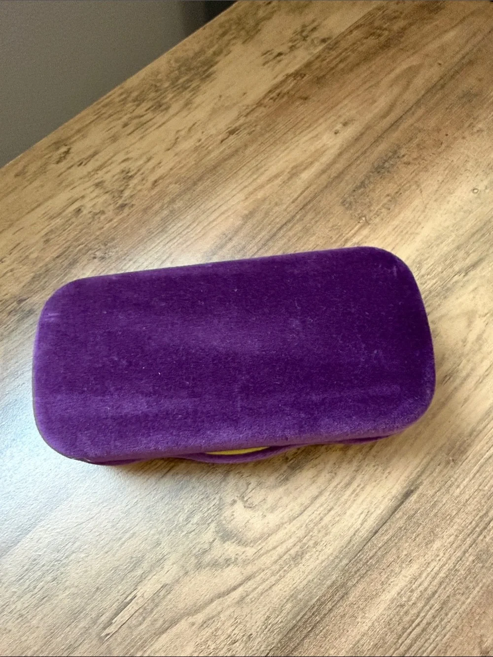 Gucci Purple Velvet Eyewear Case with Yellow Interior and White Cloths